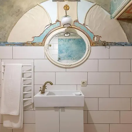 Beautiful One Bedroom In Old Town Apartment