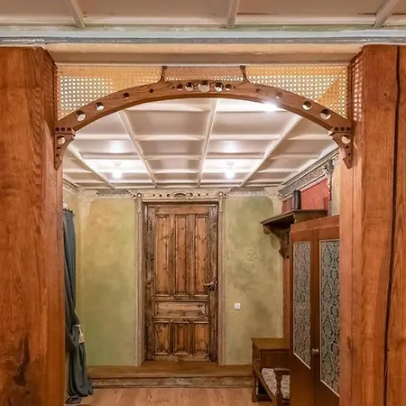 Beautiful One Bedroom In Old Town Apartment