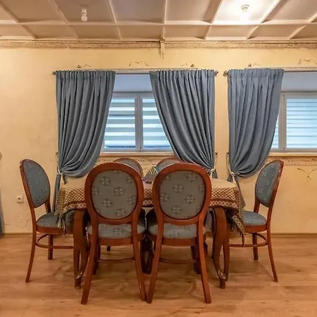 Beautiful One Bedroom In Old Town