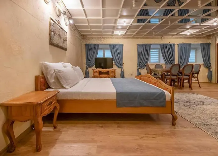 Beautiful One Bedroom In Old Town Апартаменты