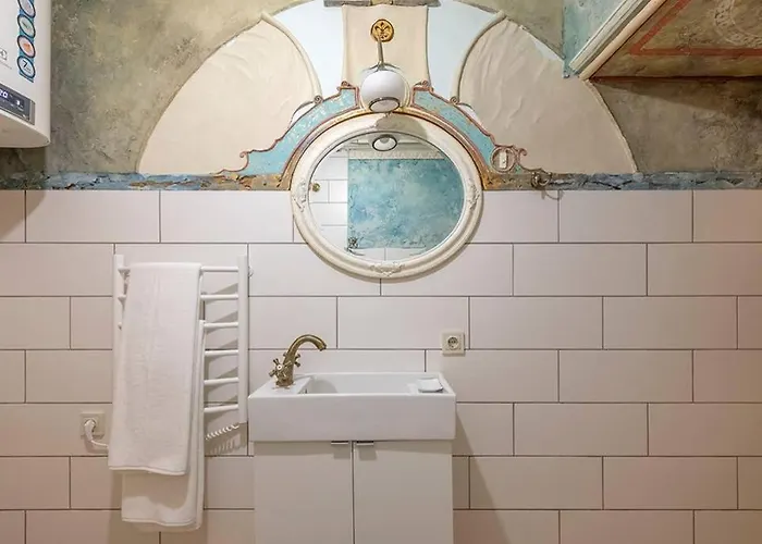 Beautiful One Bedroom In Old Town Apartman